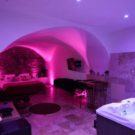 Les Nuits Envoûtées Love hôtel Le Bosc (Herault)